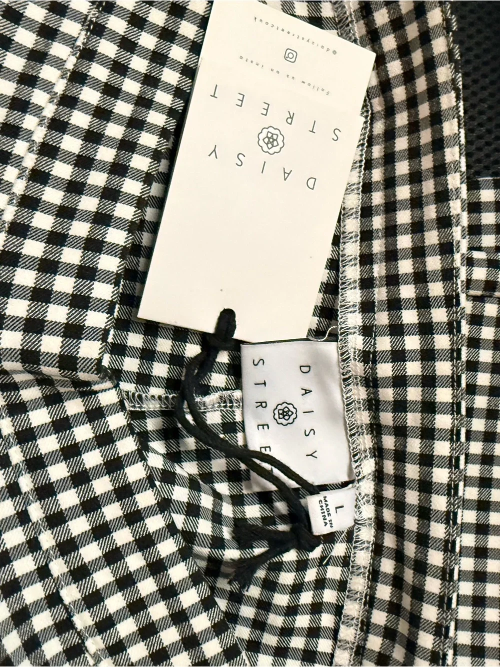Ladies Sz Large Black & White Gingham Capris